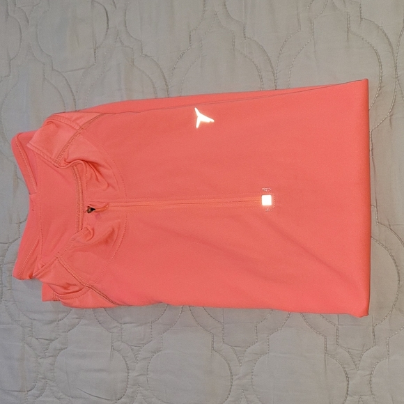 Old Navy Long Sleeve Active Wear Top - Picture 9 of 10